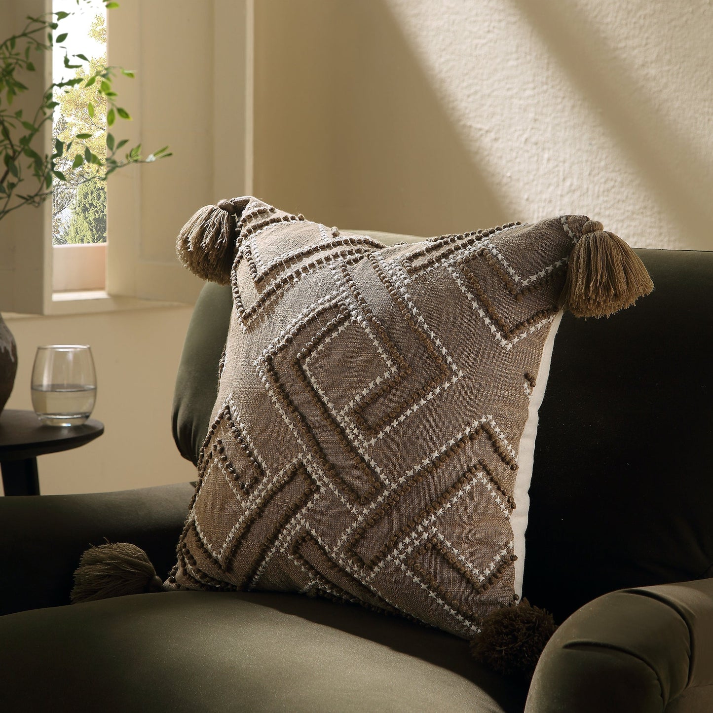 Coussin au point de croix Andes de la collection Boho