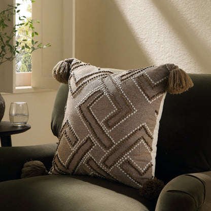 Coussin au point de croix Andes de la collection Boho