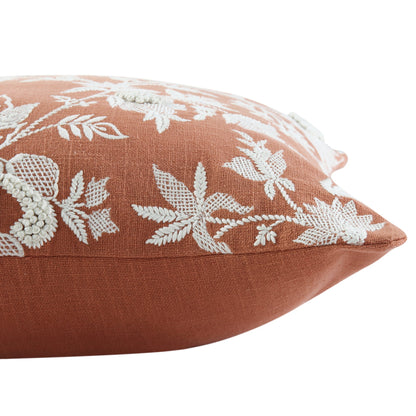 Coussin floral brodé à la main de la collection Aubrey