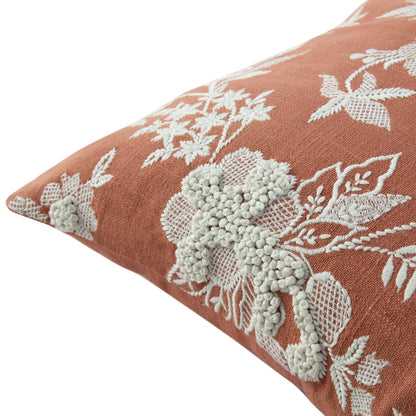 Coussin floral brodé à la main de la collection Aubrey