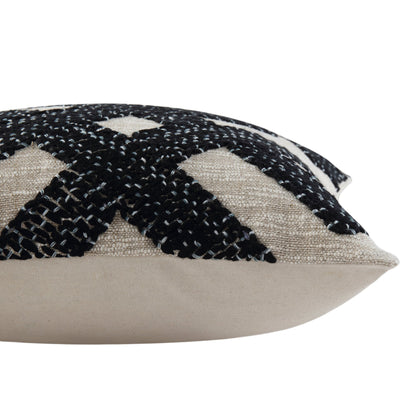 Coussin géométrique brodé monochrome Baja