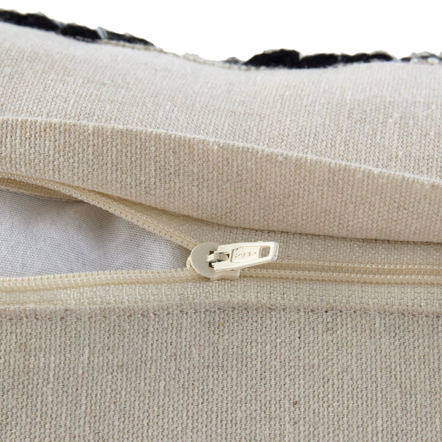 Coussin géométrique brodé monochrome Baja