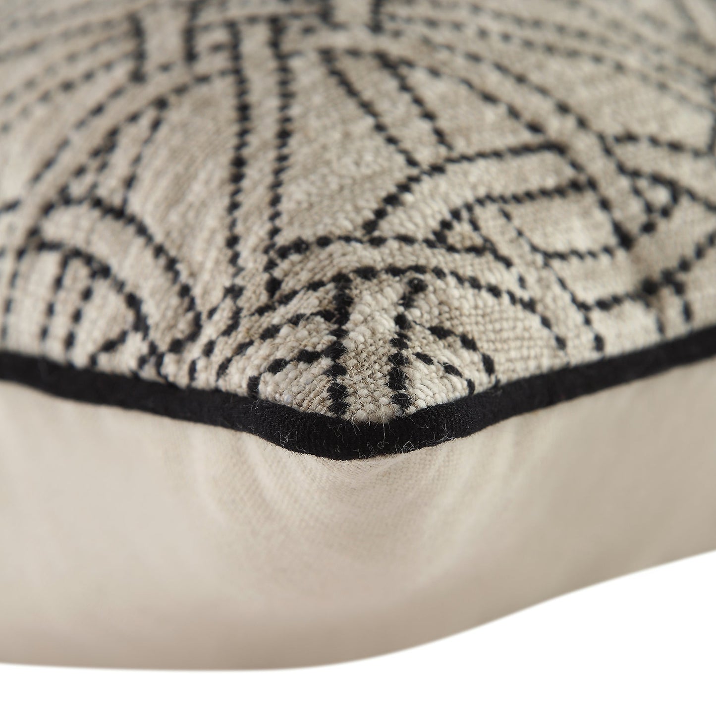 Coussin brodé Baja Monochrome Illusion