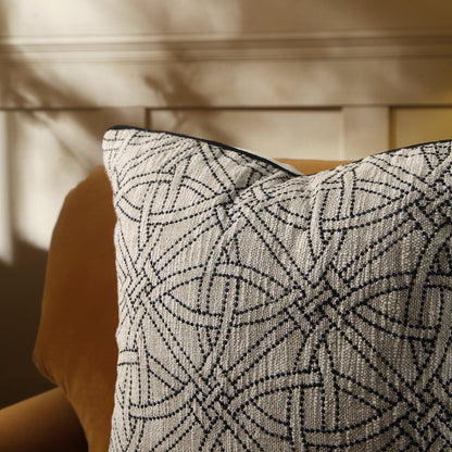 Coussin brodé Baja Monochrome Illusion