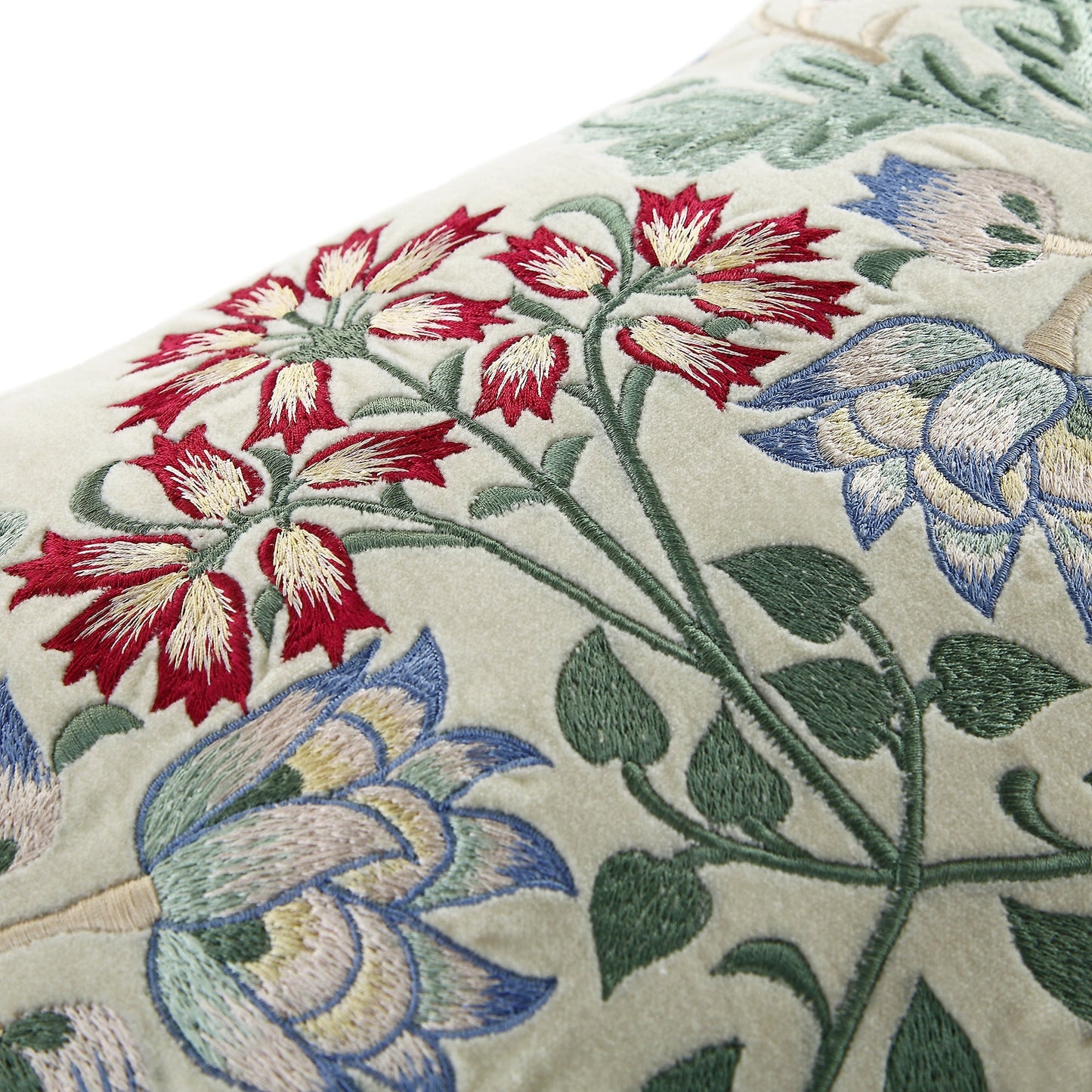 Coussin brodé à la main en velours perlé de la collection Botanica