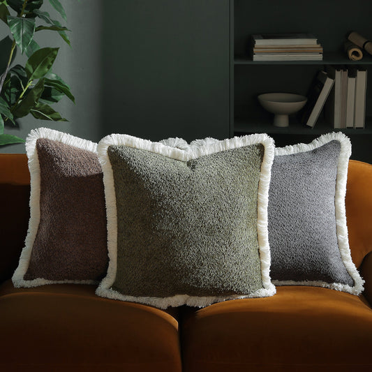 Coussin à franges en bouclé vert forêt Kyra