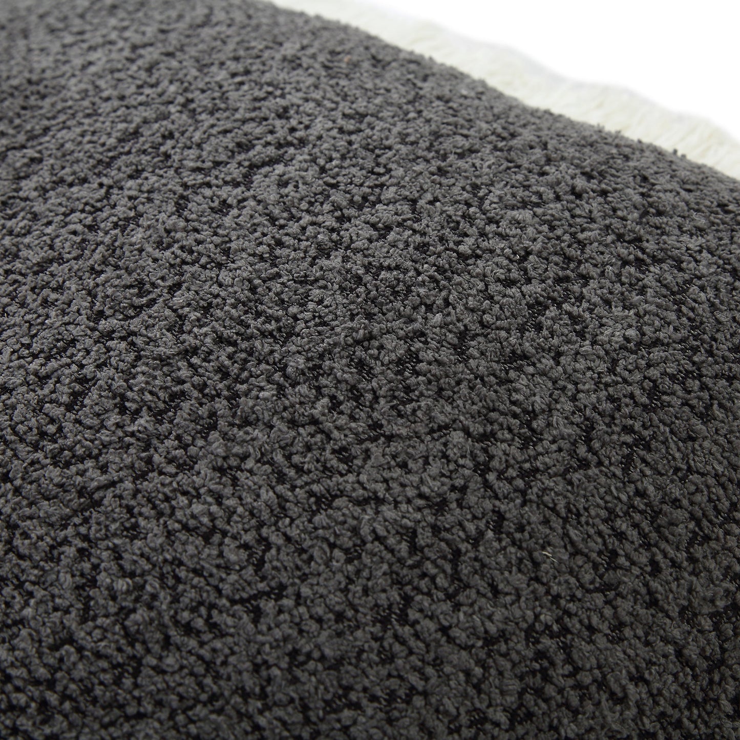 Oreiller à franges en bouclé gris graphite Kyra