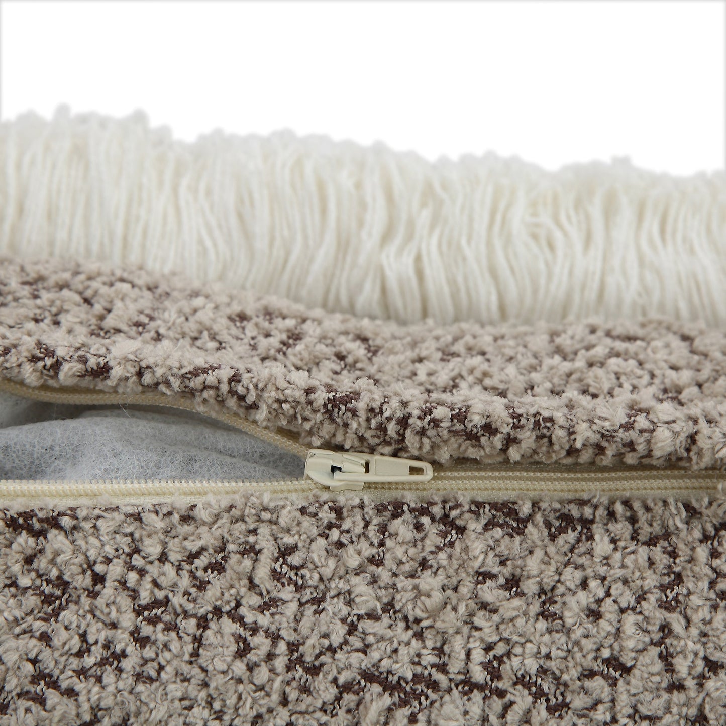 Oreiller à franges en bouclé Kyra Stone