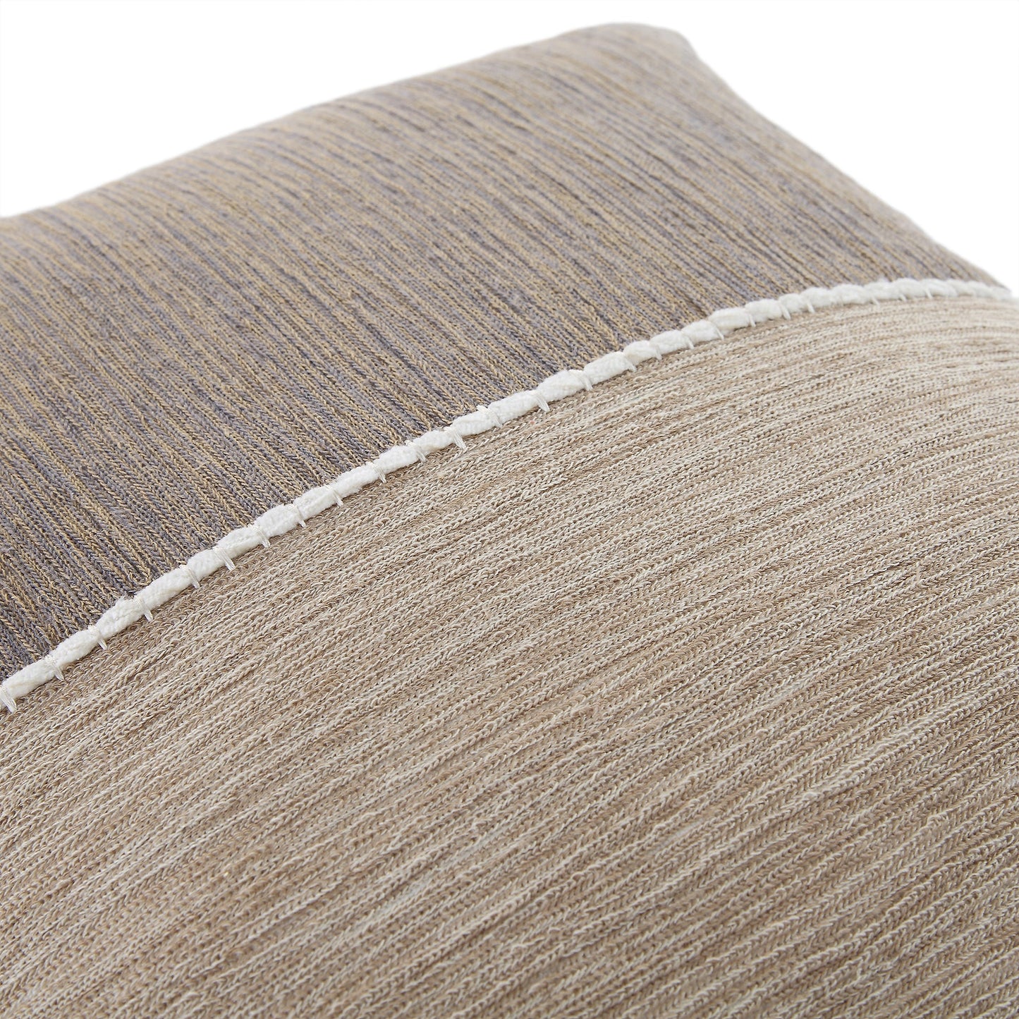 Coussin en velours chenille à point de chaînette de la collection Bronte