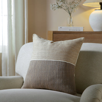 Coussin en velours chenille à point de chaînette de la collection Bronte