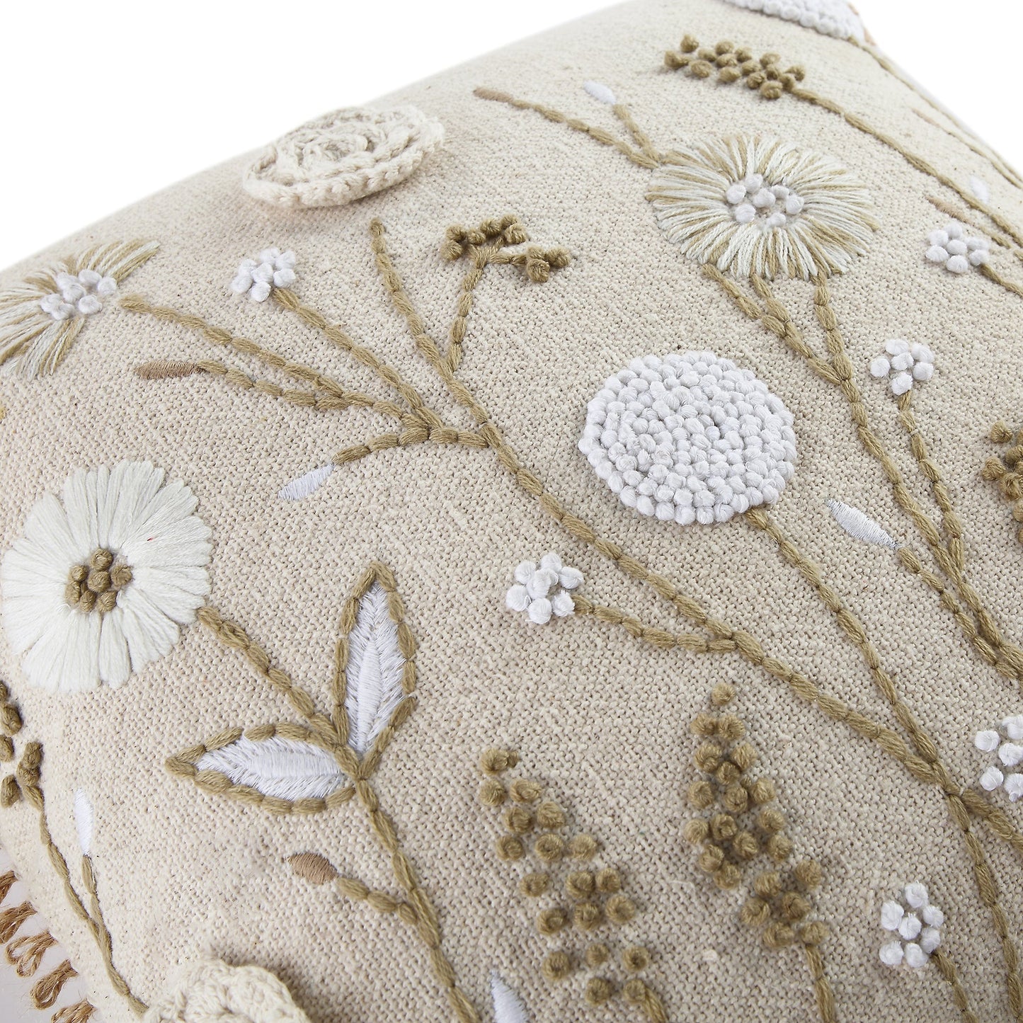 Coussin carré brodé à la main en dentelle de jute au crochet Delilah
