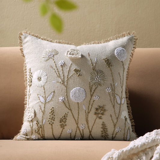 Coussin carré brodé à la main en dentelle de jute au crochet Delilah
