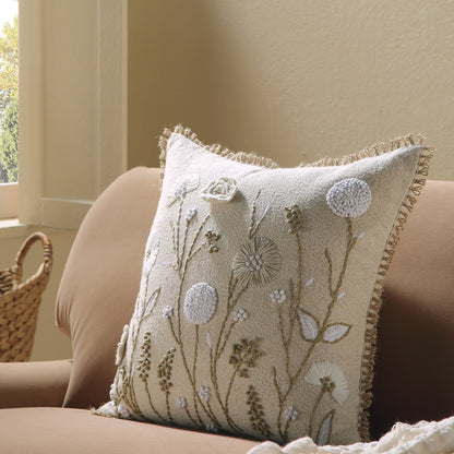 Coussin carré brodé à la main en dentelle de jute au crochet Delilah