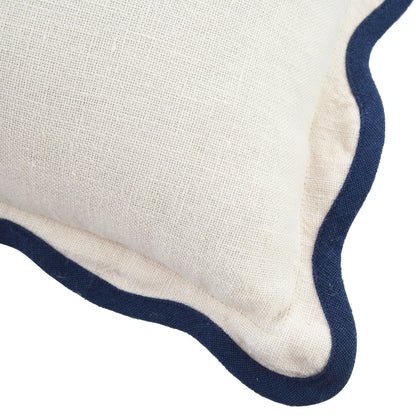Coussin rectangulaire festonné bleu de Prusse en lin Evie