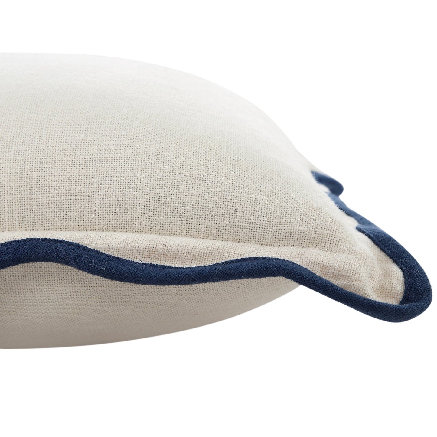 Coussin carré festonné bleu de Prusse en lin Evie