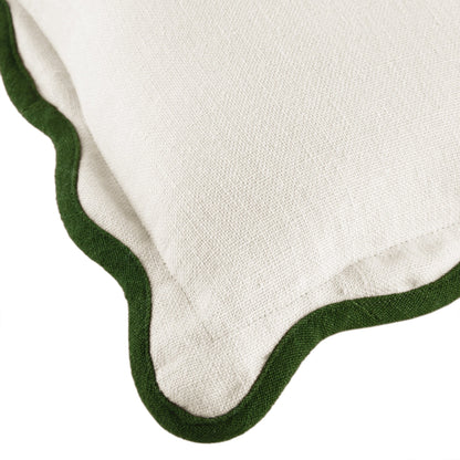 Coussin rectangulaire festonné vert cèdre Evie Linen