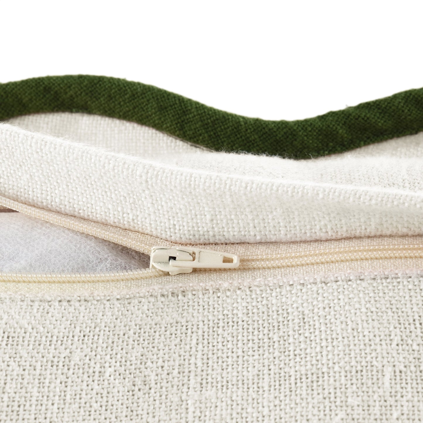 Coussin carré festonné vert cèdre en lin Evie
