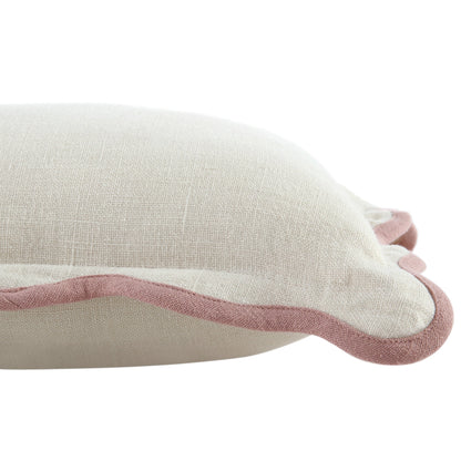 Coussin rectangulaire festonné rose poudré Evie Linen