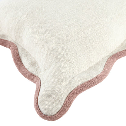 Coussin rectangulaire festonné rose poudré Evie Linen