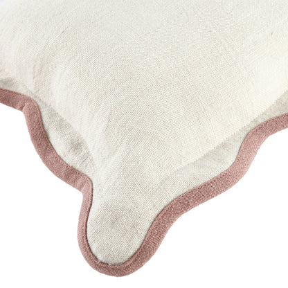 Coussin carré festonné rose poudré Evie Linen