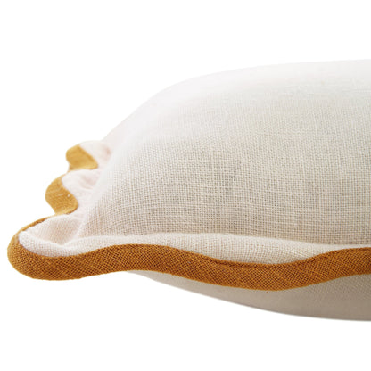 Coussin rectangulaire festonné Evie Linen Butterscotch