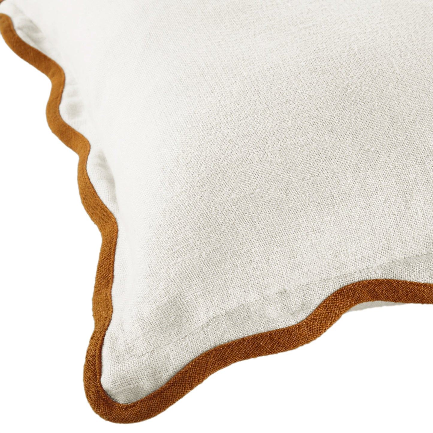 Coussin carré festonné en lin Evie caramel