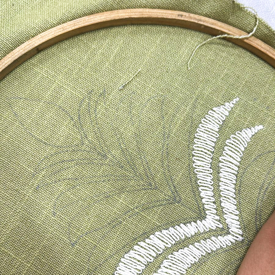 Coussin perlé brodé à la main Vine Collection Green Palms