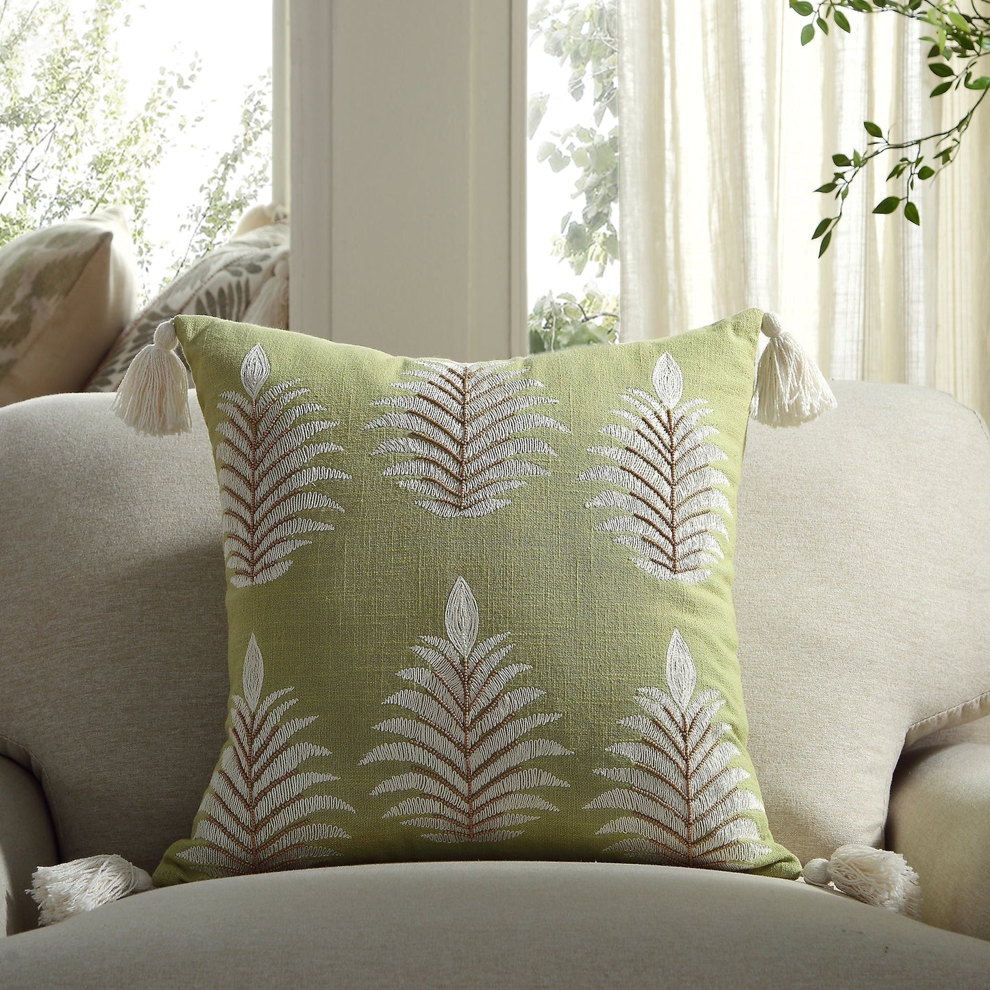 Coussin perlé brodé à la main Vine Collection Green Palms