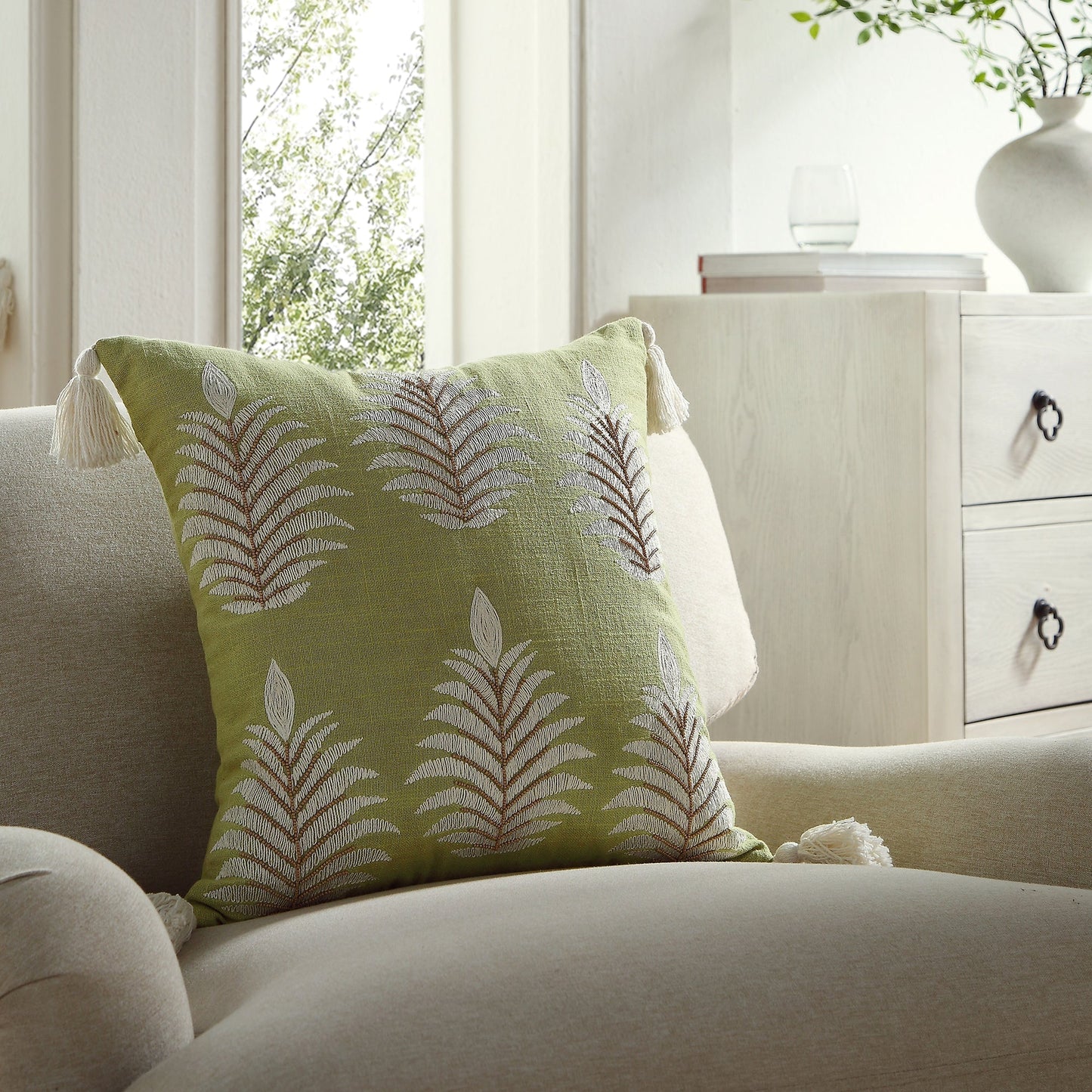 Coussin perlé brodé à la main Vine Collection Green Palms