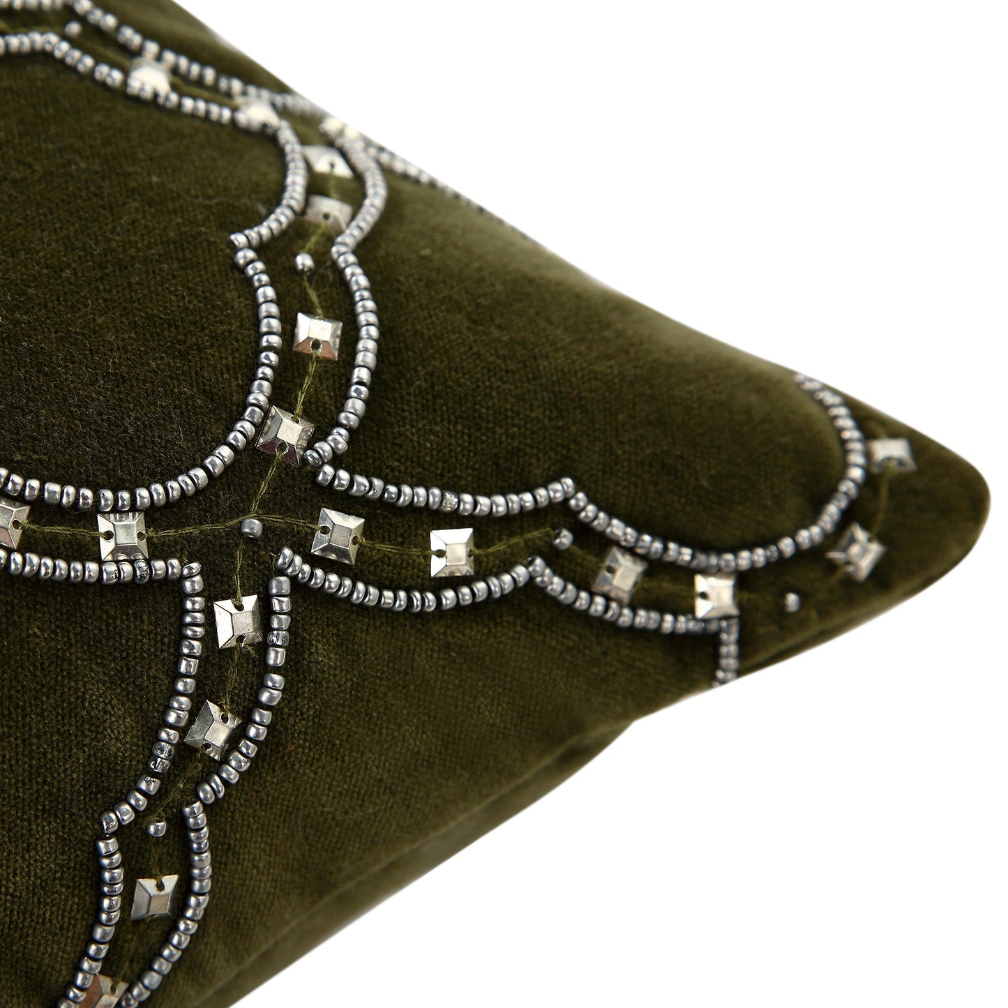 Coussin en velours de coton vert mousse perlé Greta de la collection Luxe