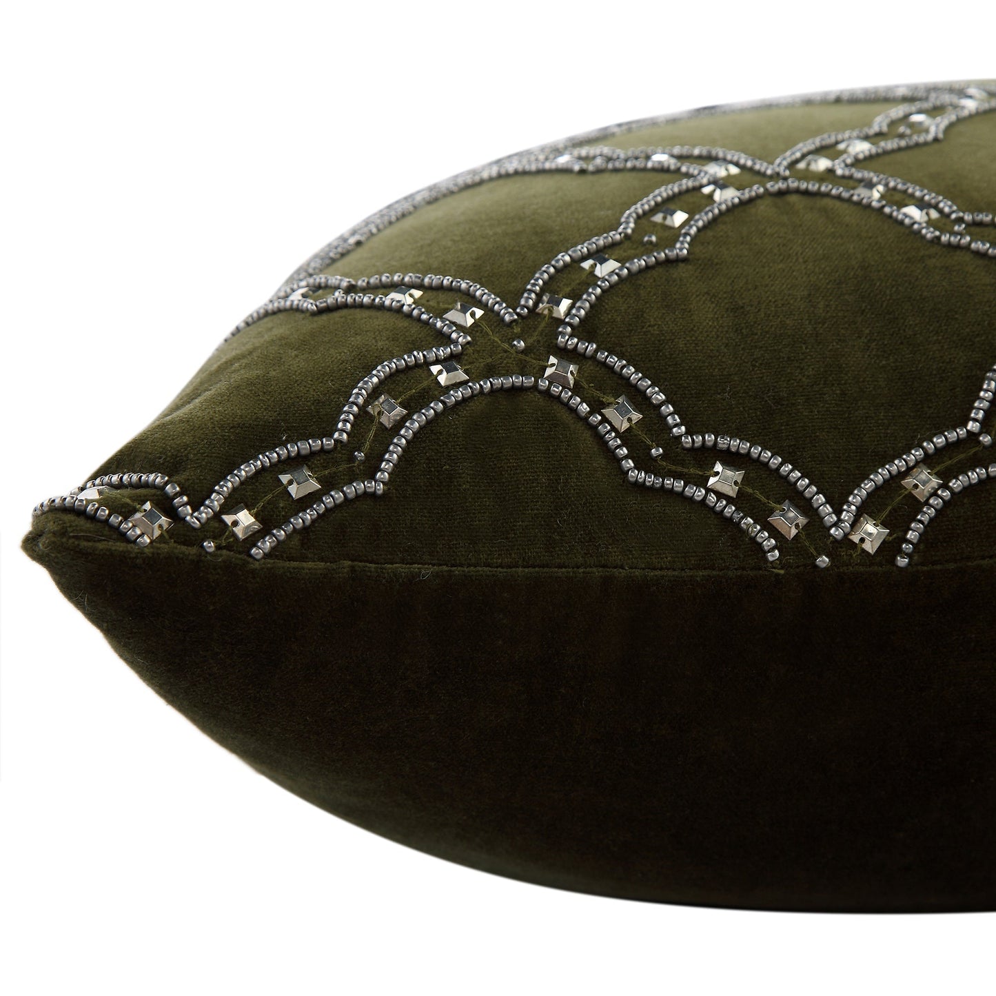 Coussin en velours de coton vert mousse perlé Greta de la collection Luxe