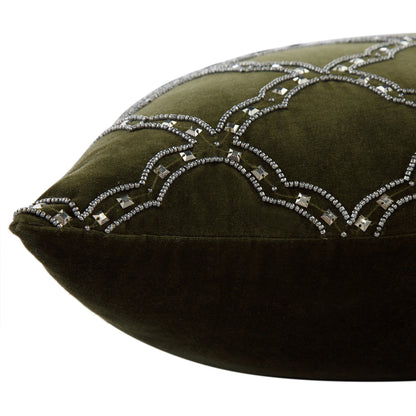 Coussin en velours de coton vert mousse perlé Greta de la collection Luxe
