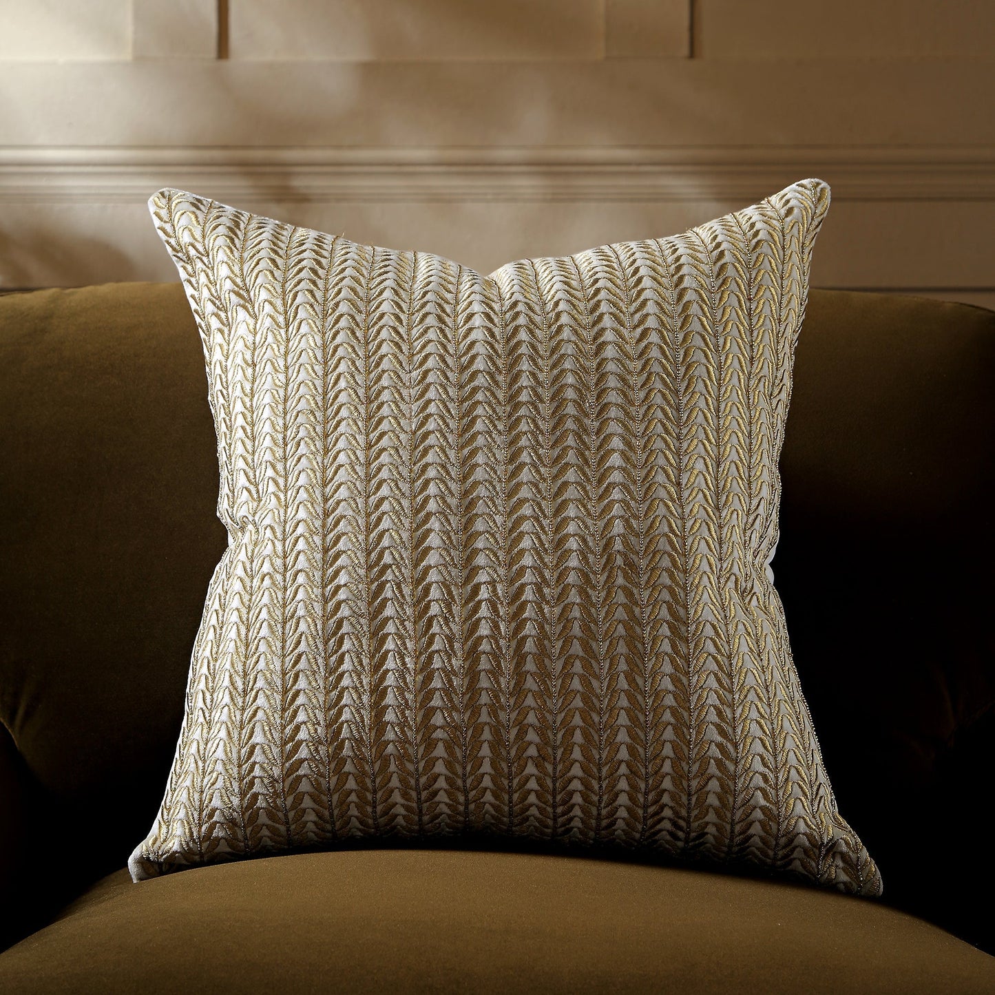 Coussin en velours perlé à la main Jasmine de la collection Luxe