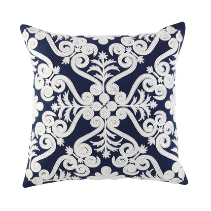 Coussin tourbillon brodé à la main Lucia de la collection Indigo