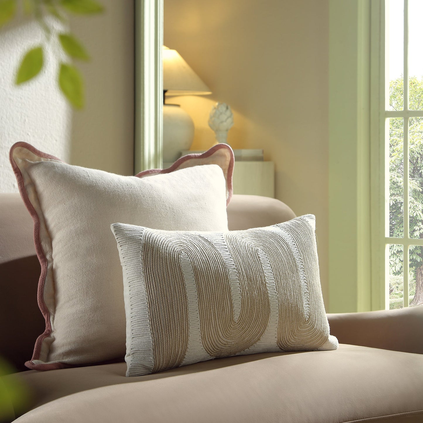 Coussin en velours côtelé scintillant Odilla de la collection Luxe