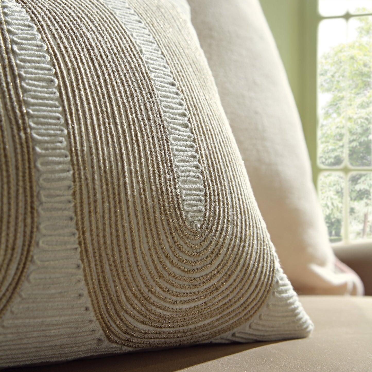 Coussin en velours côtelé scintillant Odilla de la collection Luxe