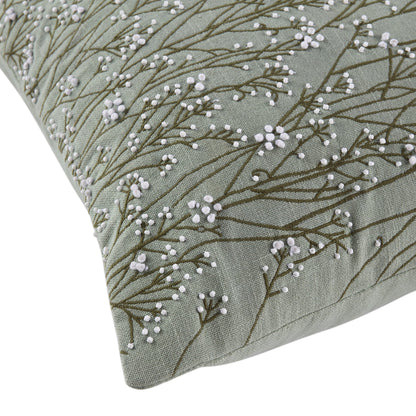 Coussin vert sauge brodé et perlé à la main Meadow