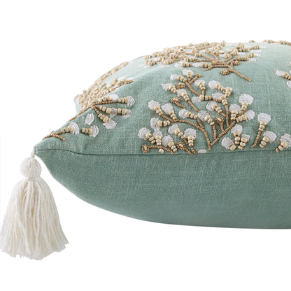 Coussin brodé à la main en perles de la collection Vine Primula