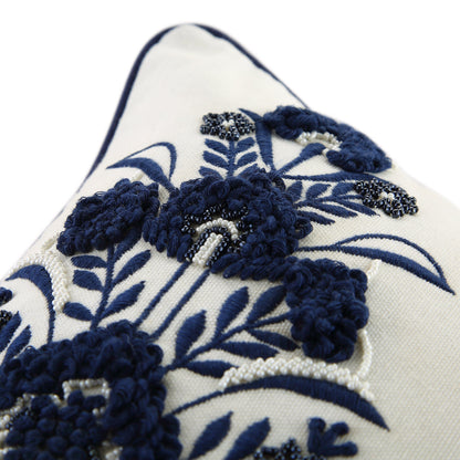 Coussin rectangulaire floral Saphira de la collection Indigo