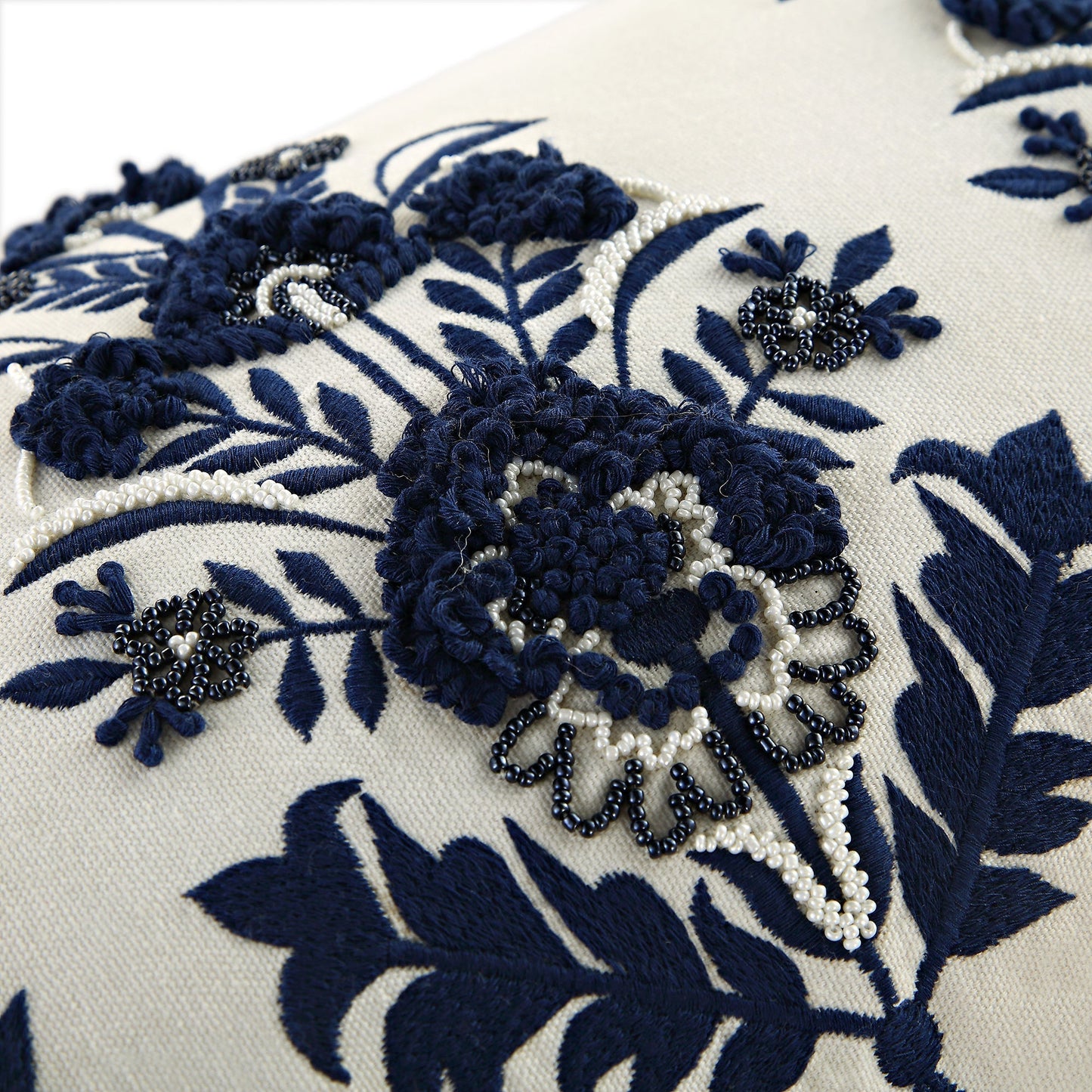 Coussin rectangulaire floral Saphira de la collection Indigo
