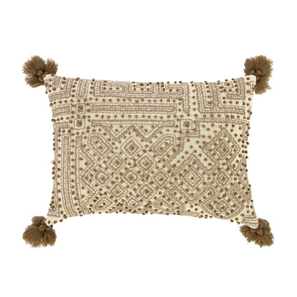 Coussin à pompons style nœud français Savannah de la collection Boho