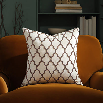 Coussin en treillis perlé à la main de la collection Luxe