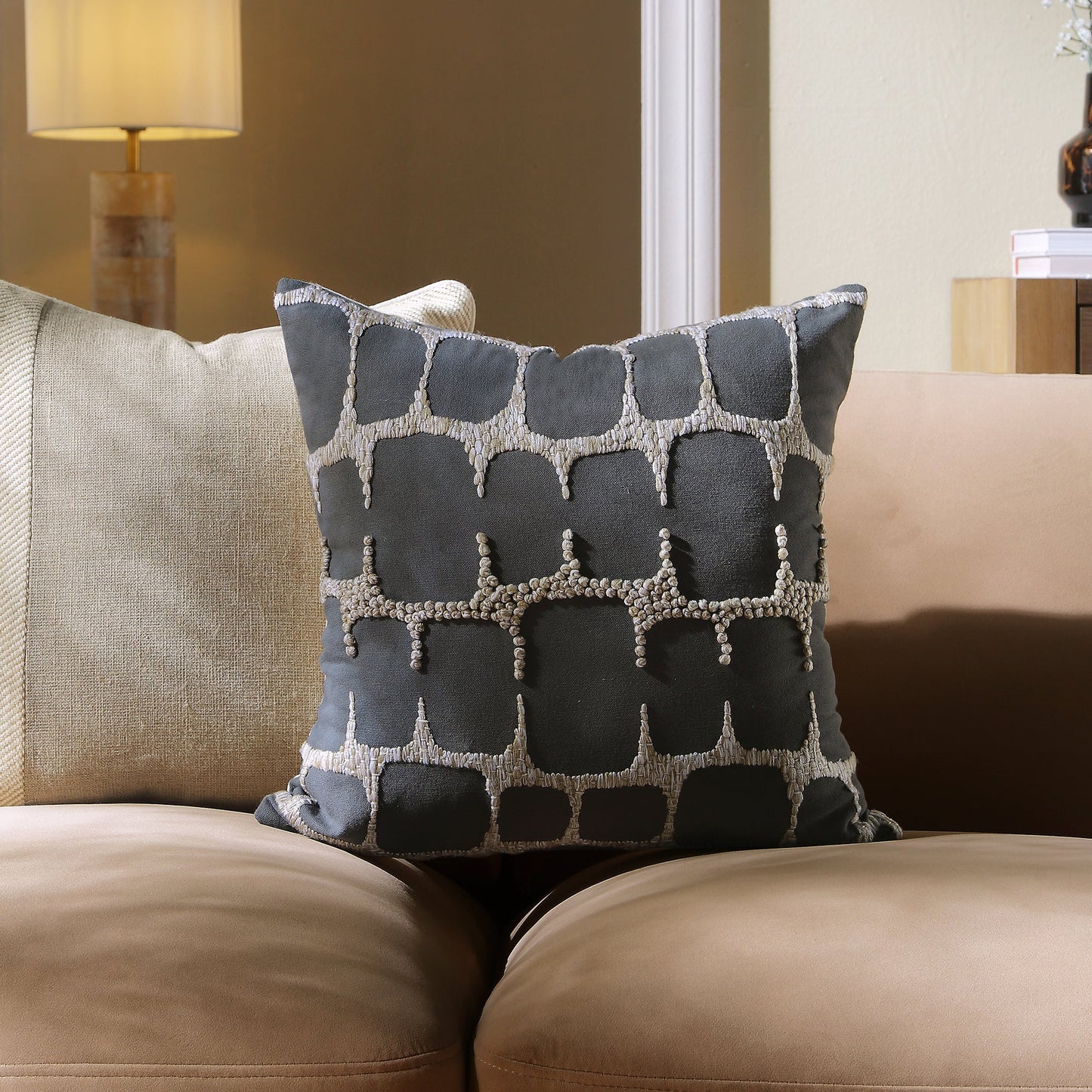 Coussin à nœud français de la collection Wylder