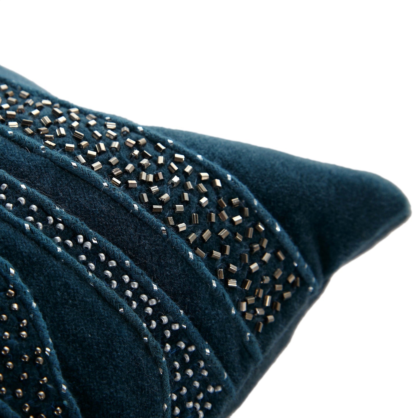 Oreiller en velours de coton bleu sarcelle à perles Zita de la collection Luxe