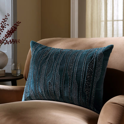 Oreiller en velours de coton bleu sarcelle à perles Zita de la collection Luxe
