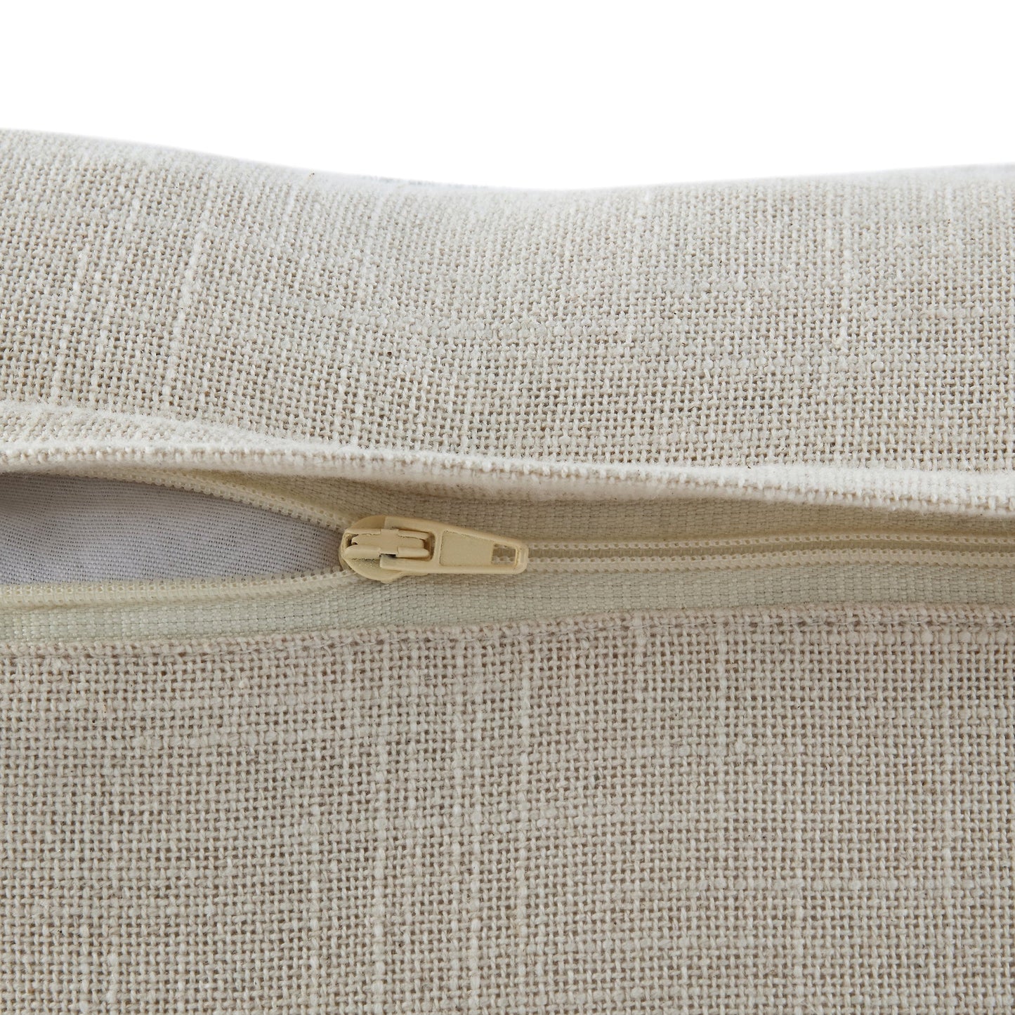 Coussin brodé à la main gris lunaire de la collection Ikat