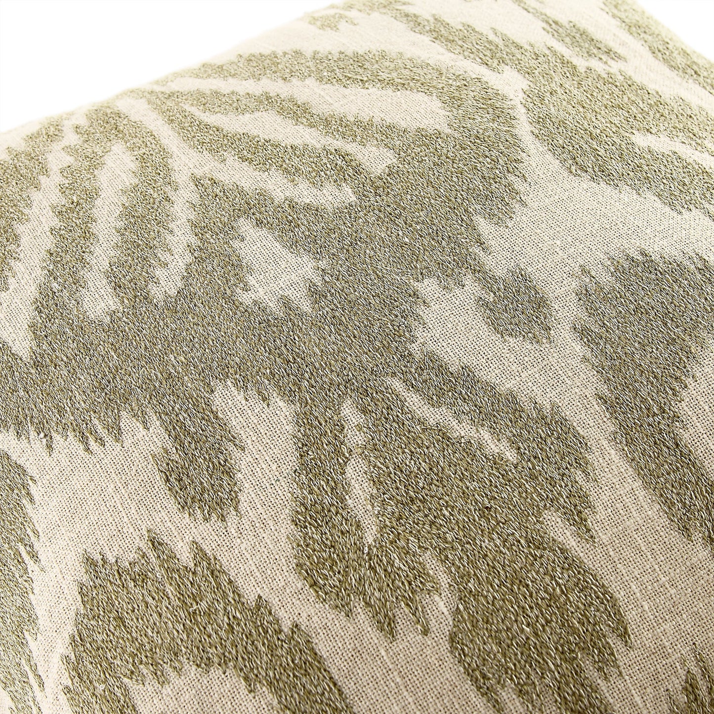 Coussin brodé à la main vert sauge de la collection Ikat