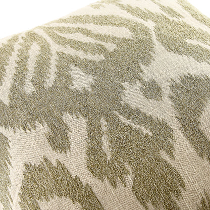 Coussin brodé à la main vert sauge de la collection Ikat