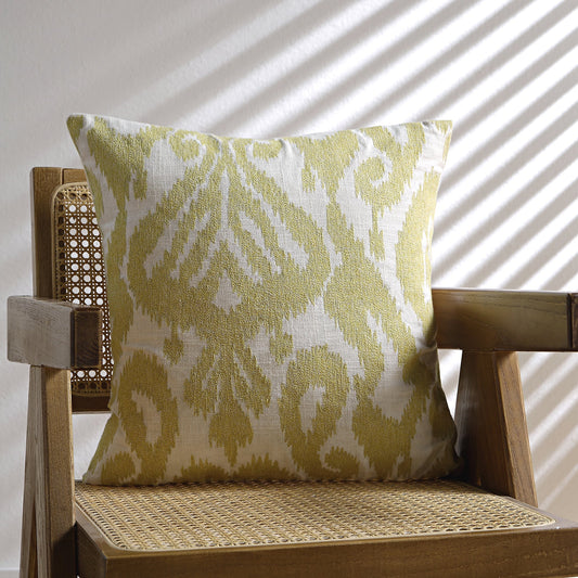 Coussin brodé à la main jaune maïs de la collection Ikat