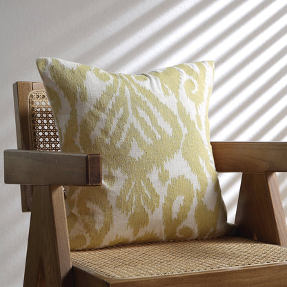 Coussin brodé à la main jaune maïs de la collection Ikat